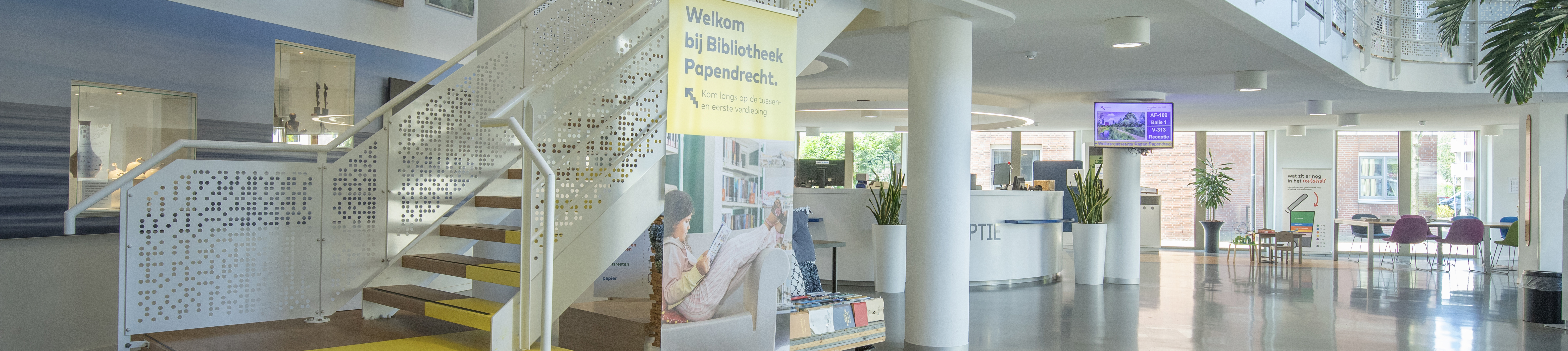 gemeentehuis bibliotheek hal receptie